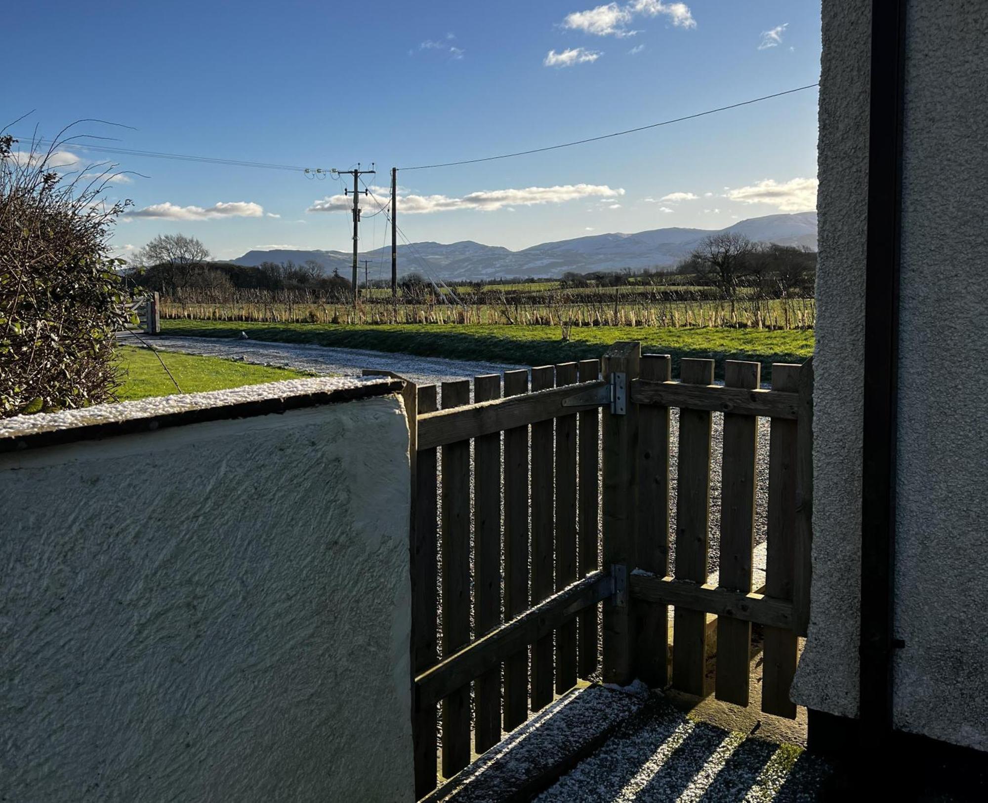 3 Bed Detached Cottage- Log Burner Mountain Views Beaumaris Exteriör bild