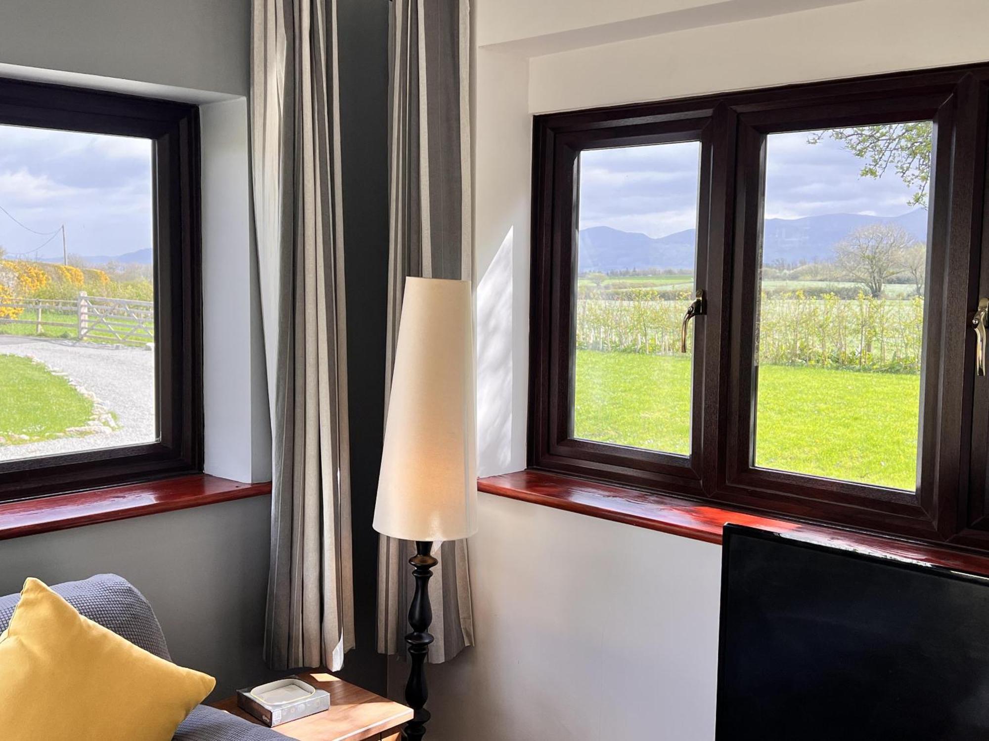 3 Bed Detached Cottage- Log Burner Mountain Views Beaumaris Exteriör bild